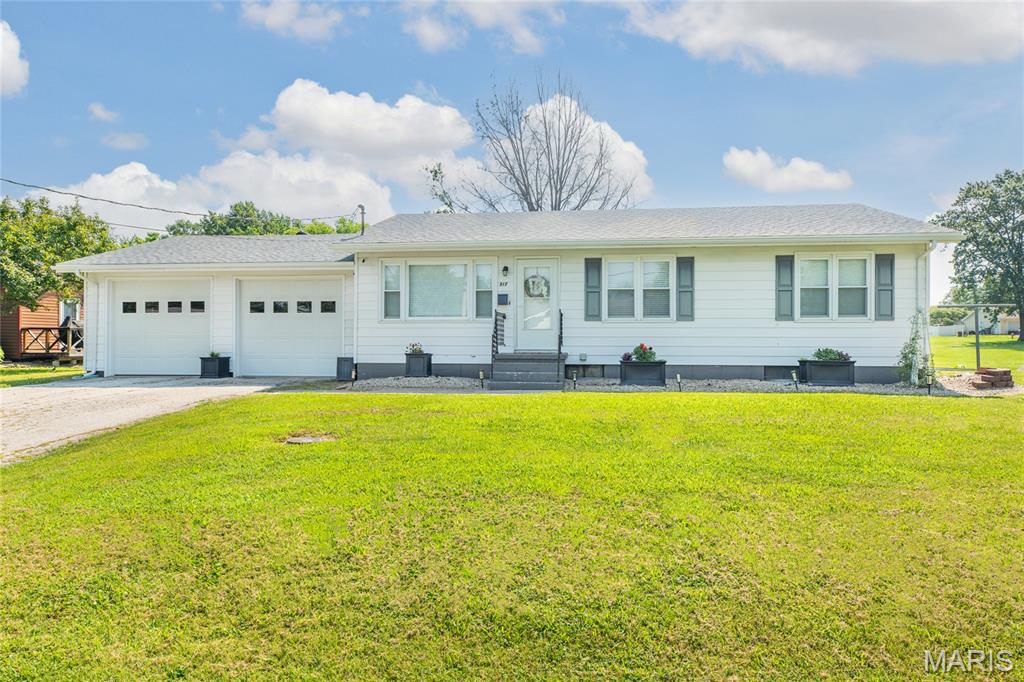 Photo of 917 Sumner Street Jerseyville IL 62052