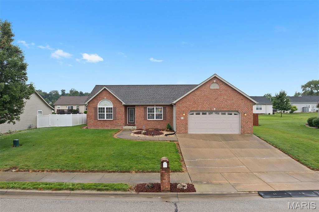 Photo of 50 N Harvest Crest Court Highland IL 62249
