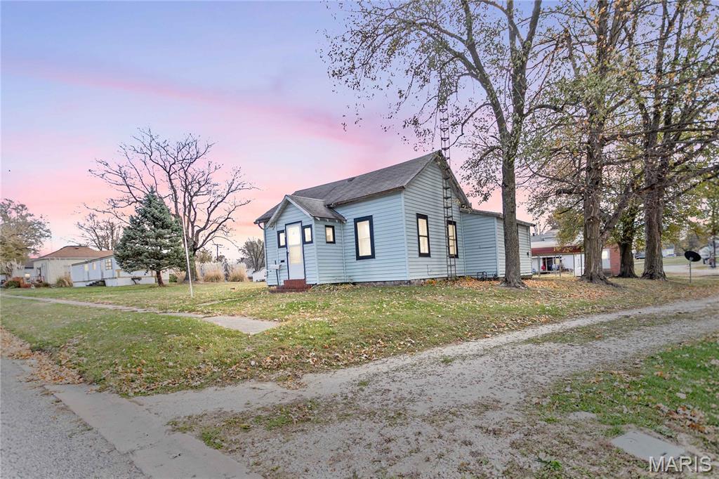 Photo of 338 W Rowe Street Roodhouse IL 62082