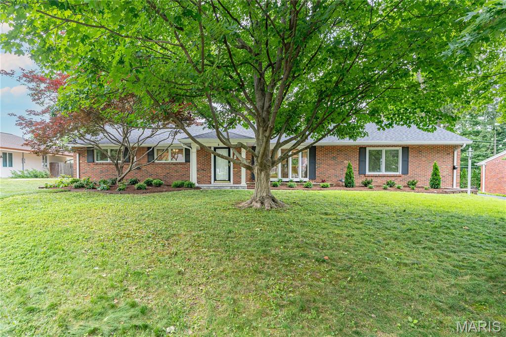 Photo of 8 Tealwood Drive Creve Coeur MO 63141