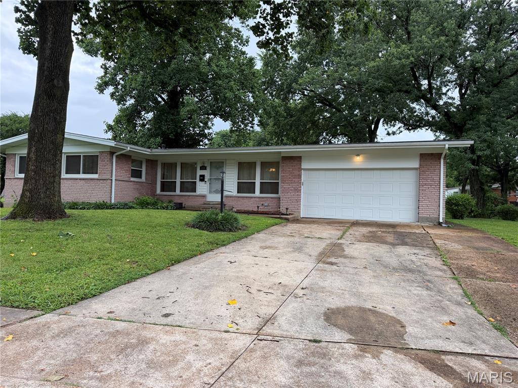 Photo of 1340 Wadsworth Drive Florissant MO 63031