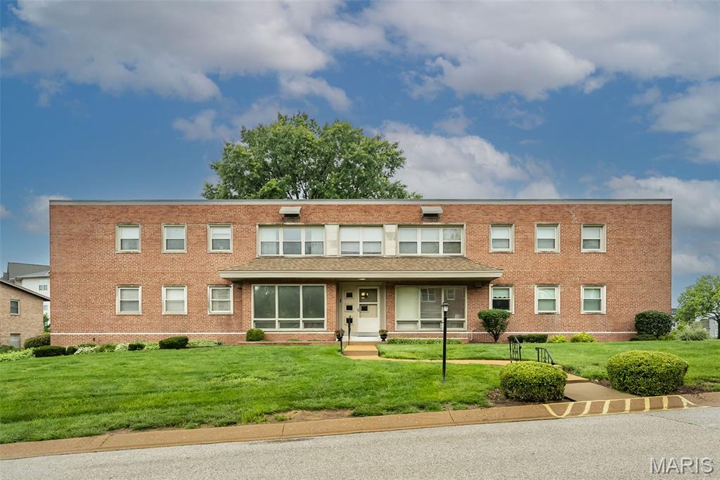 Photo of 1 Delcrest Court #203 University City MO 63124