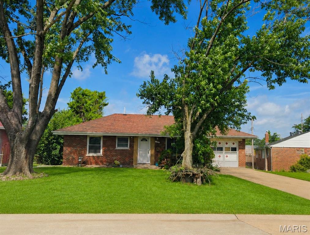 Photo of 9945 Live Oak Court Affton MO 63123