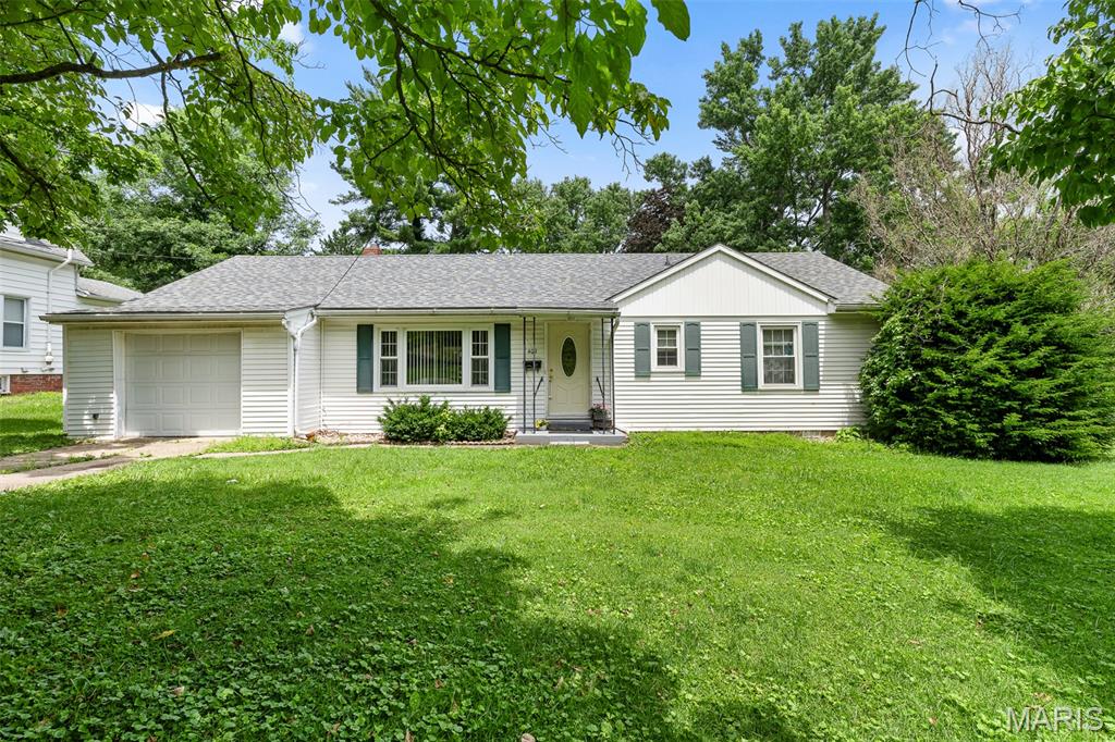 Photo of 409 Hillside Avenue Hillsboro IL 62049