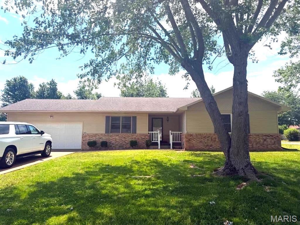 Photo of 400 Farmers Lane Lebanon MO 65536
