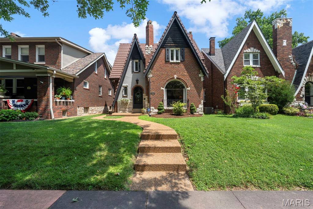 Photo of 5843 Itaska Street St Louis MO 63109