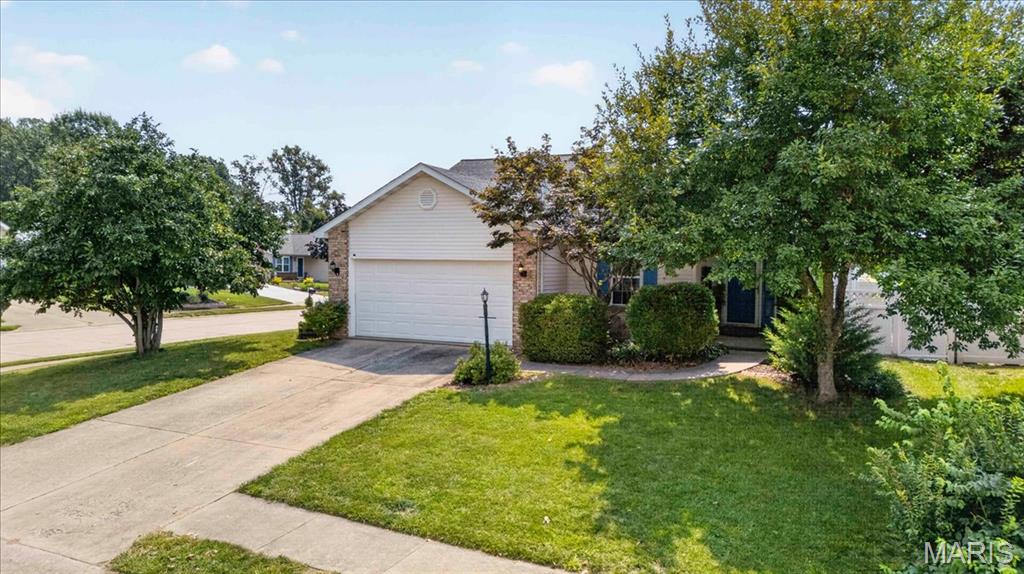Photo of 3 Huntington Place Drive Glen Carbon IL 62034