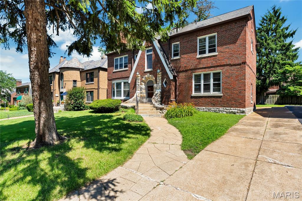 Photo of 8015 Davis Drive Clayton MO 63105