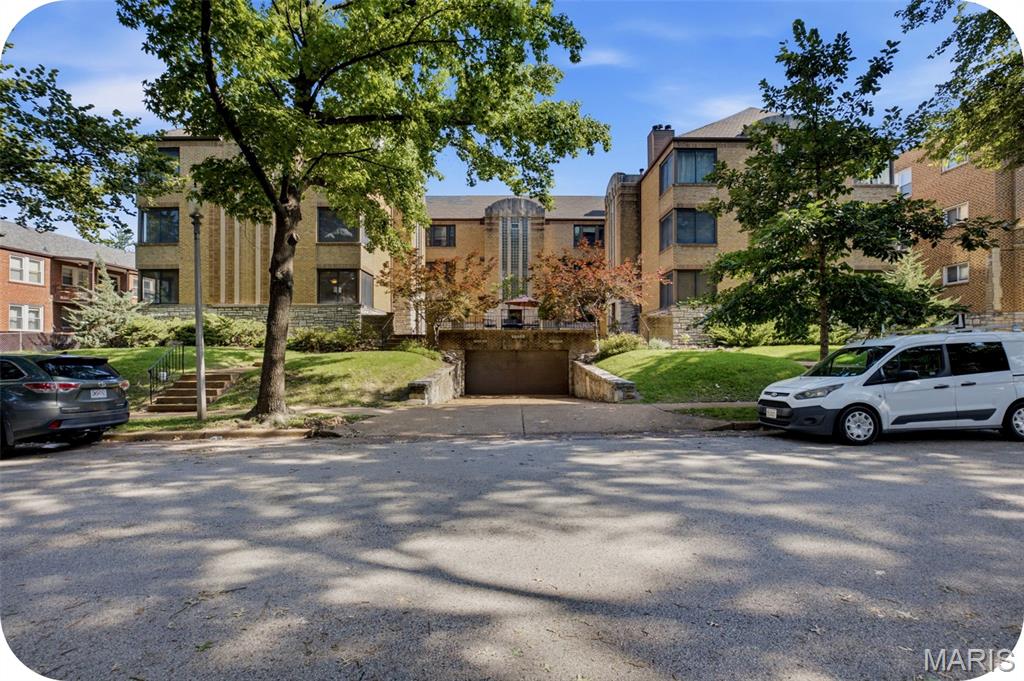 Photo of 7561 Byron Place #1W Clayton MO 63105