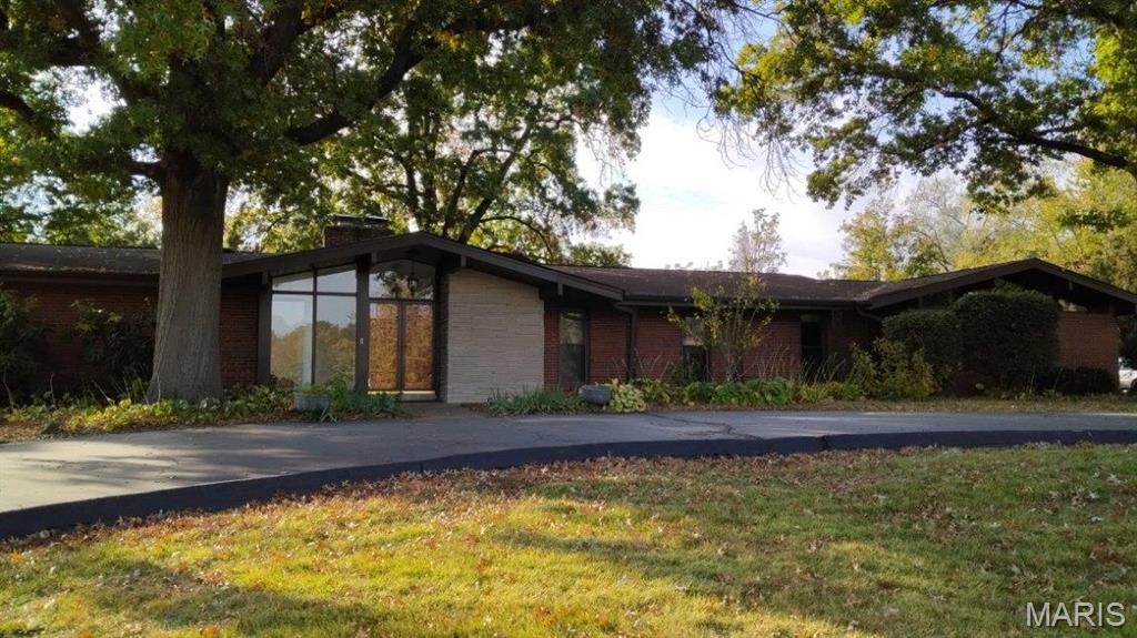 Photo of 10621 Country View Drive Creve Coeur MO 63141
