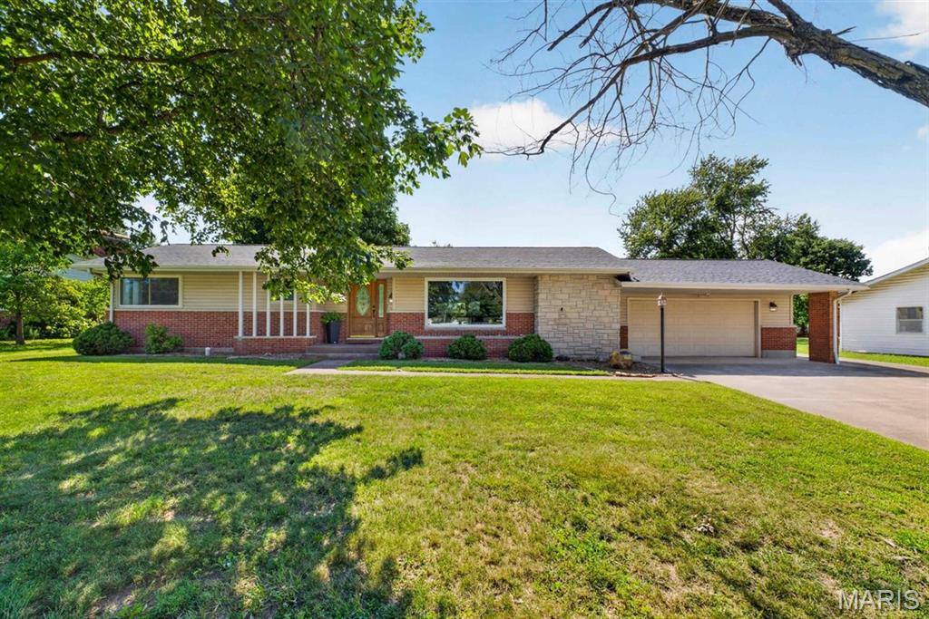 Photo of 1007 Hillcrest Drive Sparta IL 62286