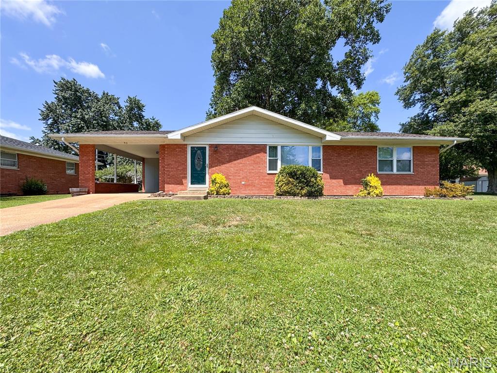Photo of 915 Circle Drive Red Bud IL 62278
