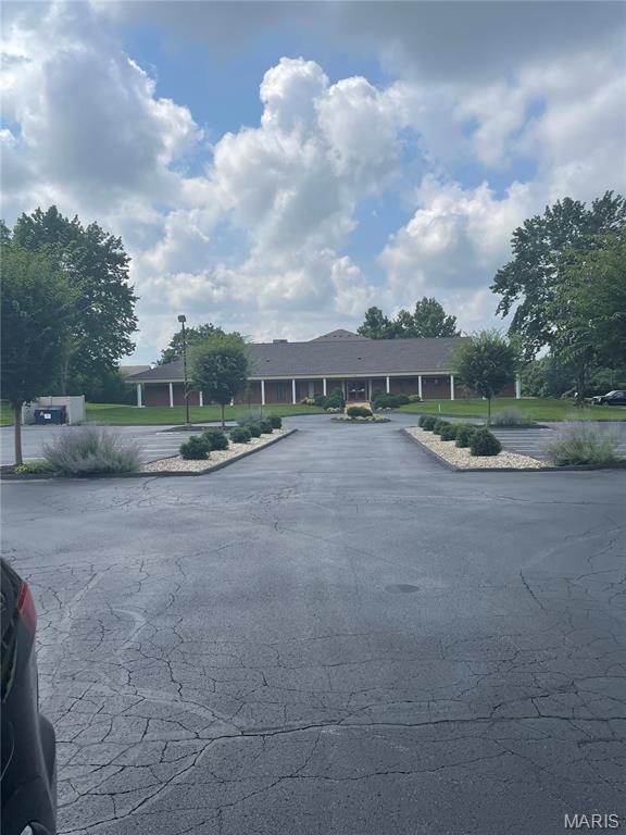 Photo of 17550 Wildhorse Creek Road Chesterfield MO 63005