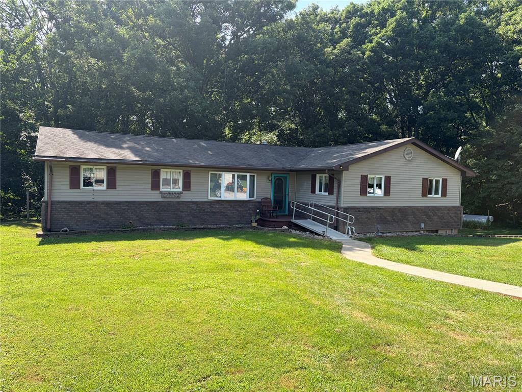 Photo of 135 Duffs Lane Hillsboro IL 62049