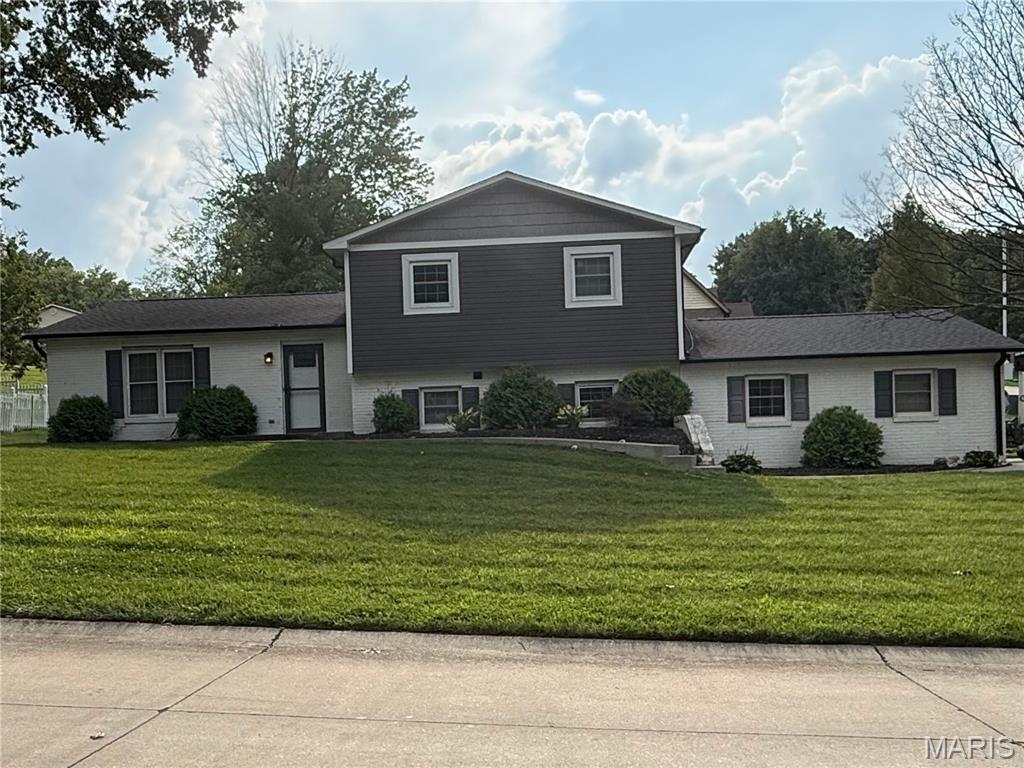 Photo of 1305 Ashland Hills Drive Cape Girardeau MO 63701