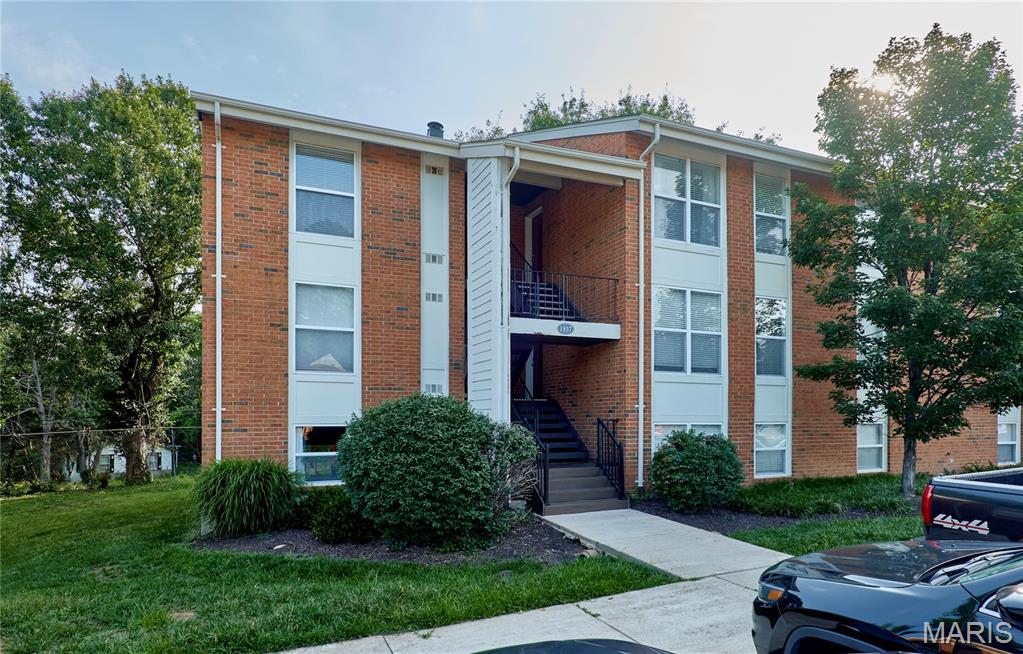 Photo of 1937 Greenpoint Drive #304 Kirkwood MO 63122