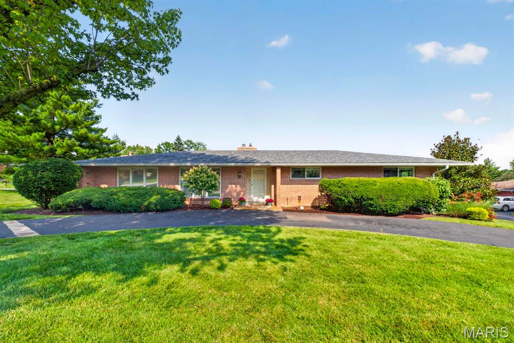 Photo of 9 Green Oaks Drive Olivette MO 63132