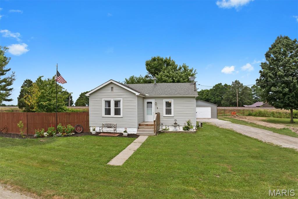 Photo of 802 Randall Drive Brighton IL 62012