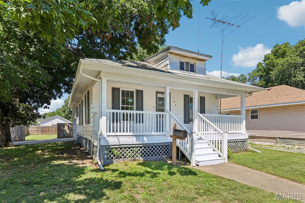 Photo of 304 N Chiles Street Carlinville IL 62626