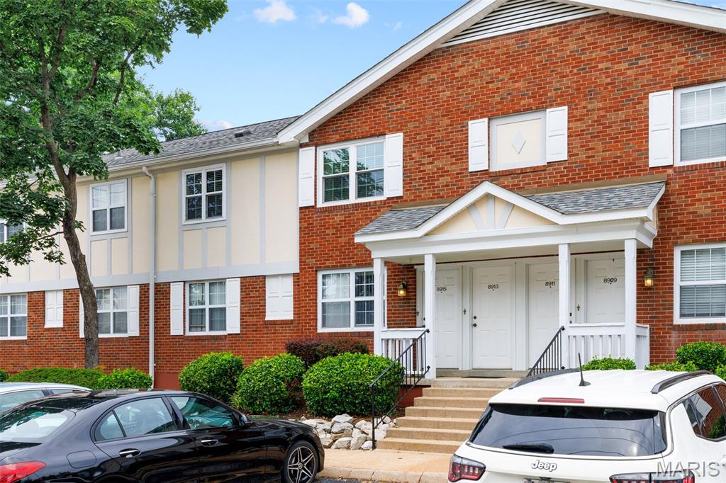 Photo of 8913 North Swan Circle St Louis MO 63144