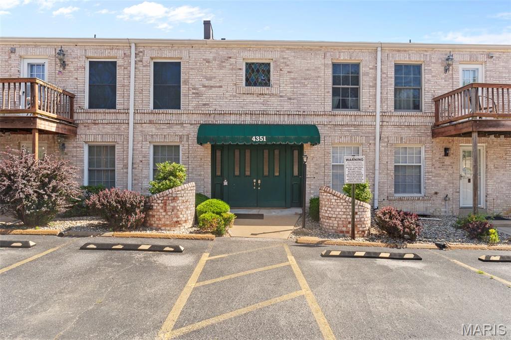 Photo of 4351 Chateau De Ville Drive #A St Louis MO 63129