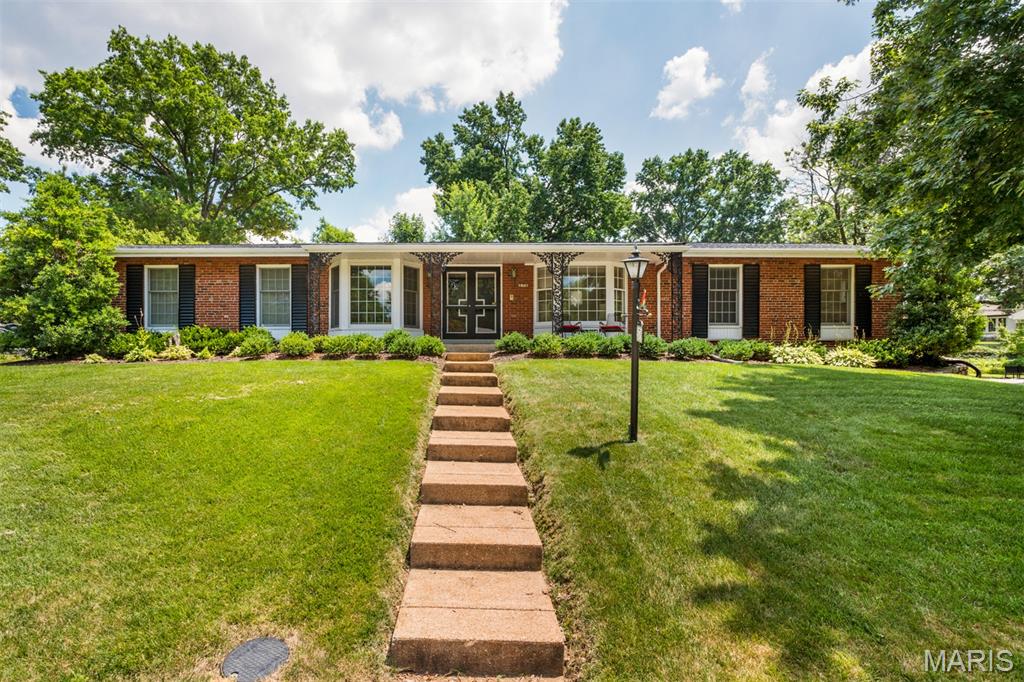 Photo of 570 Flanders Drive Warson Woods MO 63122