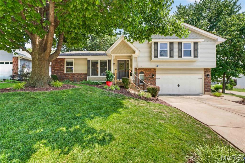Photo of 525 Country Manor Drive St Peters MO 63376