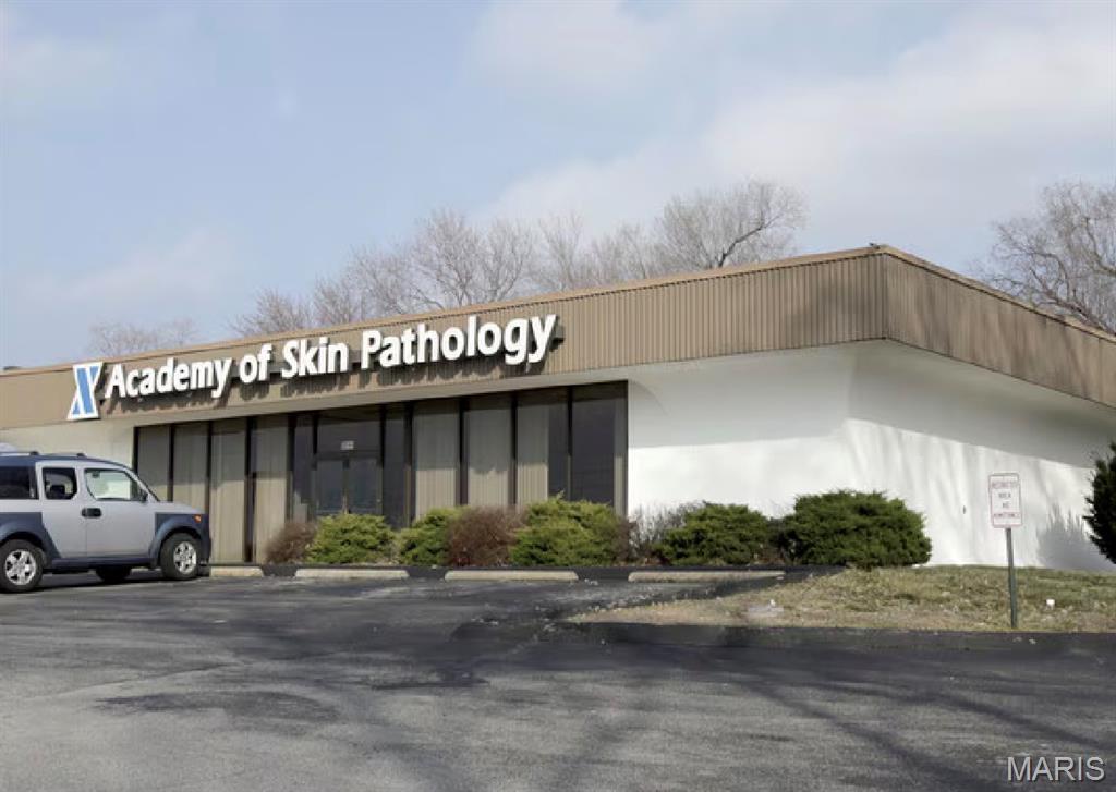 Photo of 6944 N Hanley Road Hazelwood MO 63042