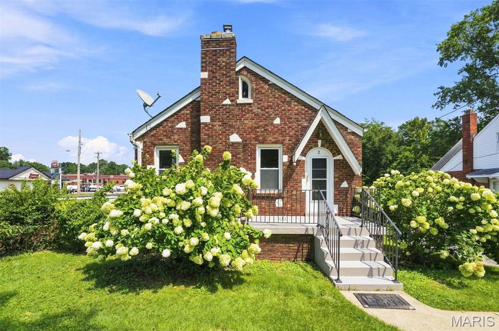 Photo of 2 S Dellwood Avenue Dellwood MO 63135