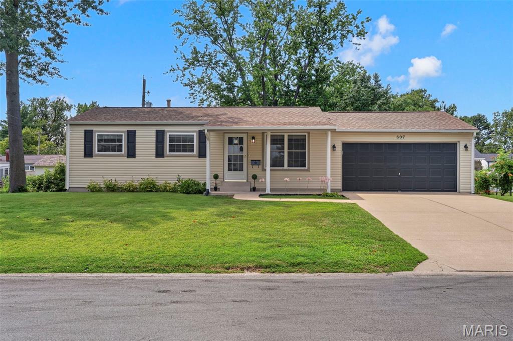 Photo of 807 Saint Bernard Drive O'Fallon MO 63366