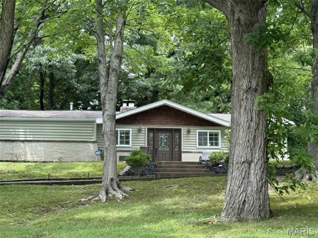 Photo of 459 W Lake Drive Edwardsville IL 62025