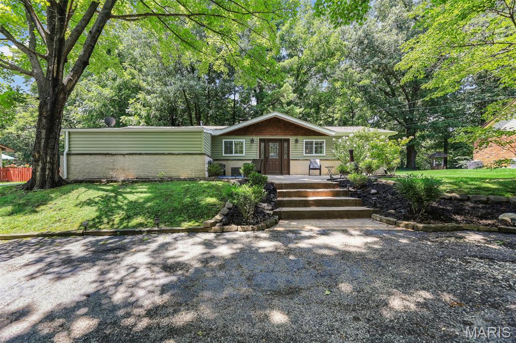 Photo of 459 W Lake Drive Edwardsville IL 62025