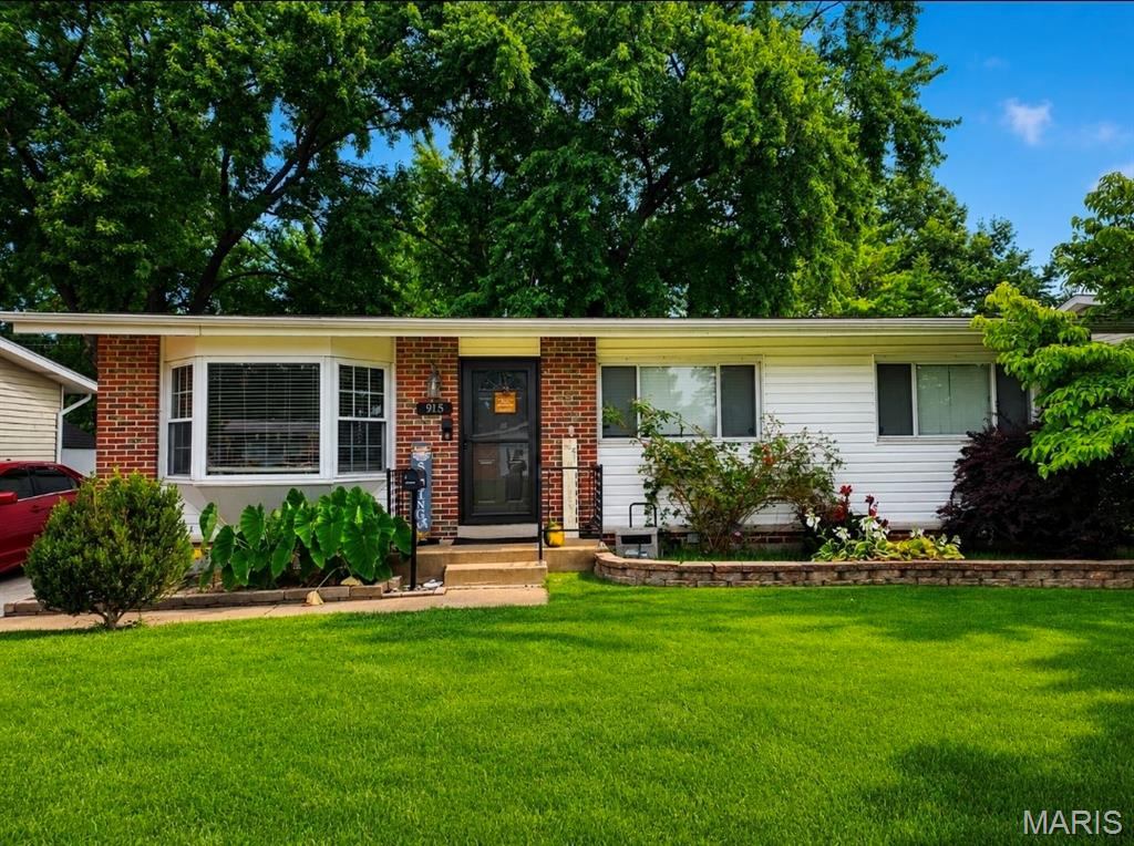 Photo of 915 Bellarmine Lane Florissant MO 63031