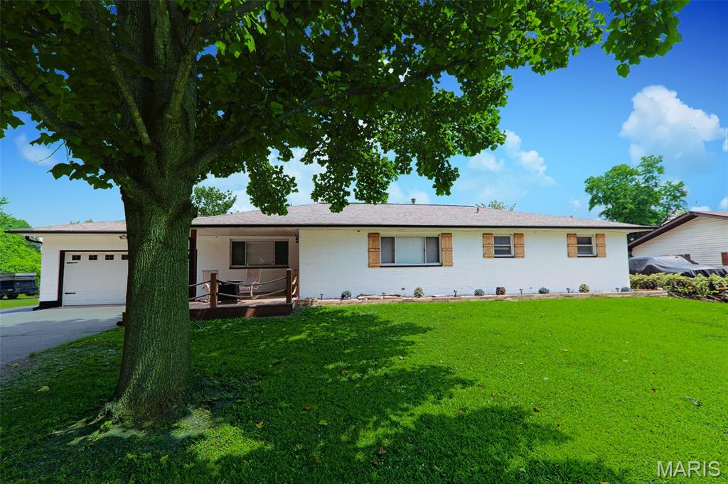 Photo of 4330 Lake Drive Granite City IL 62040