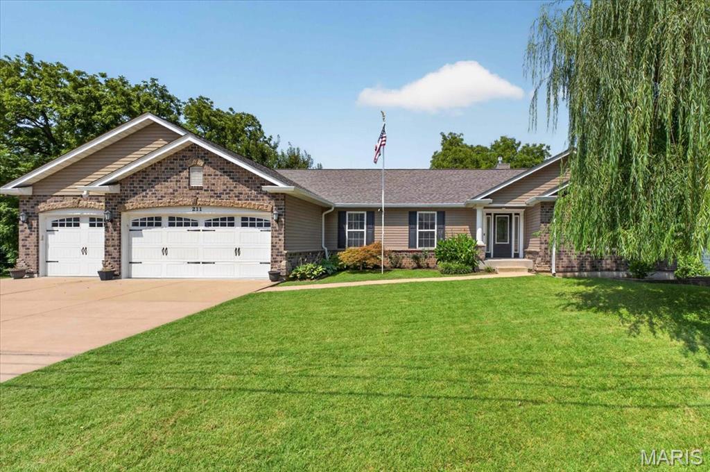 Photo of 211 Shumate Avenue Maryland Heights MO 63043