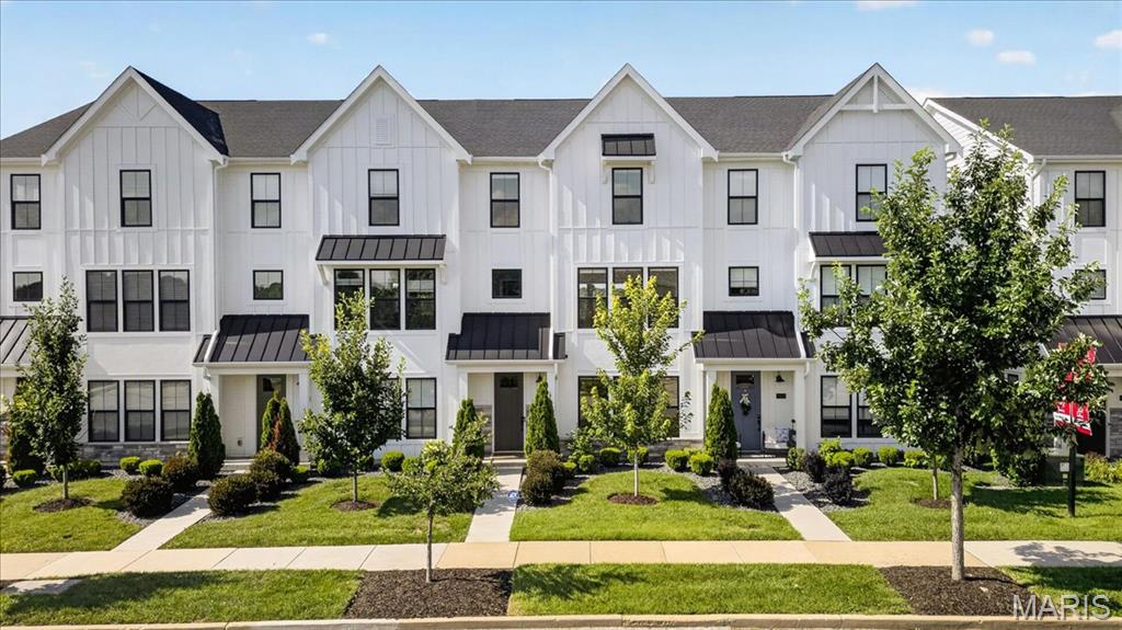 Photo of 8933 Eager Road St Louis MO 63144
