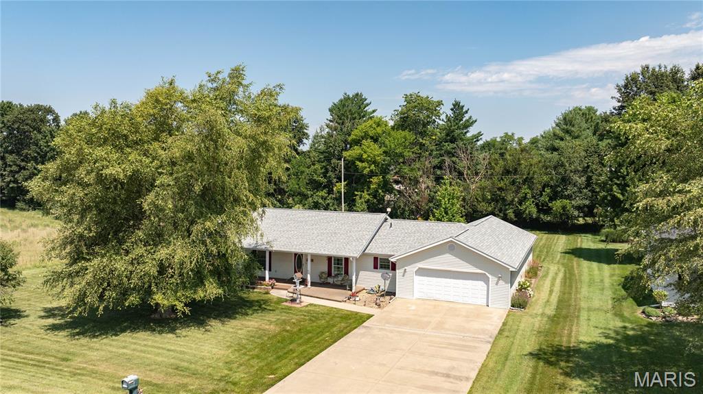 Photo of 13080 Prairie Trail Carlinville IL 62626