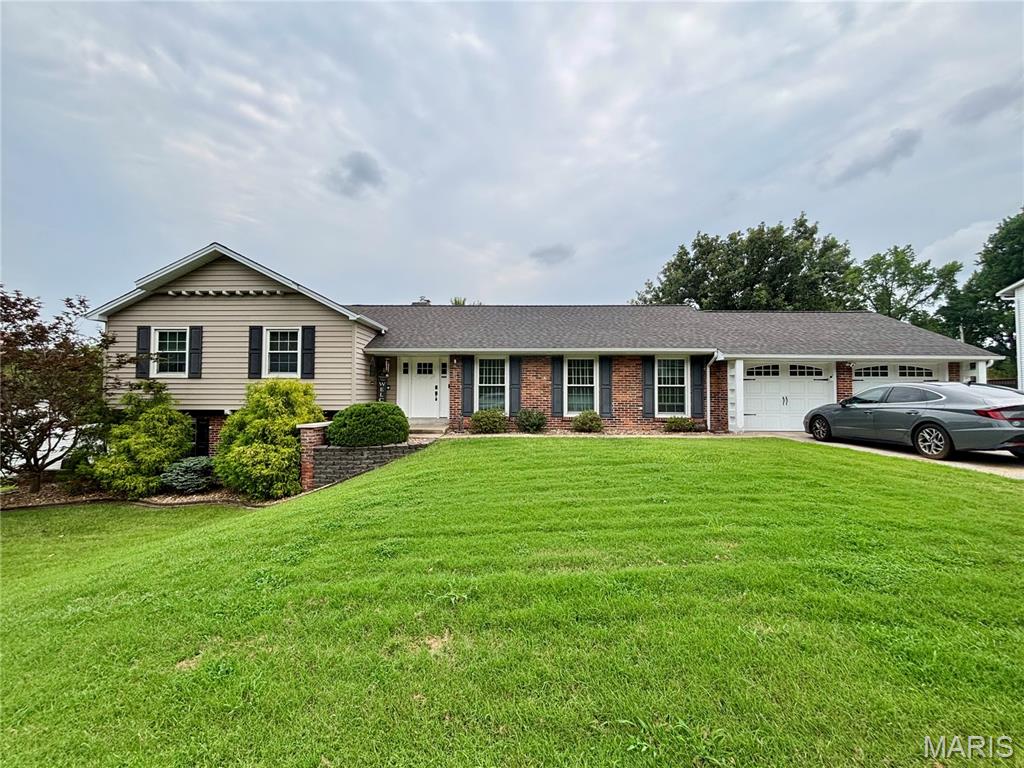 Photo of 20 Shawnee Drive St Charles MO 63301