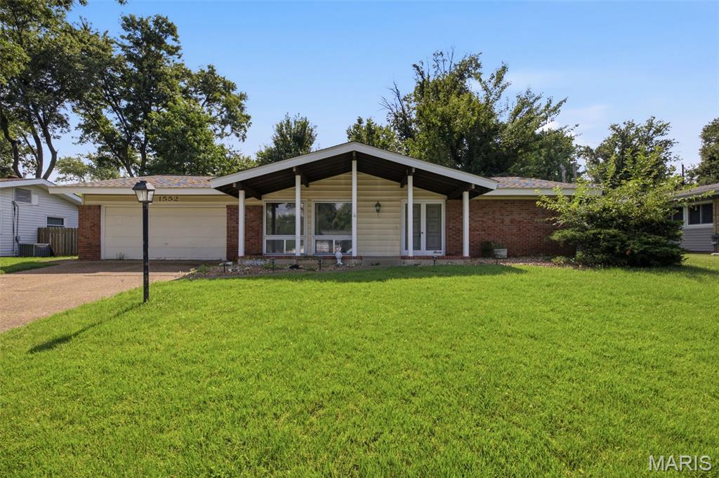 Photo of 1552 Rathford Drive Creve Coeur MO 63146
