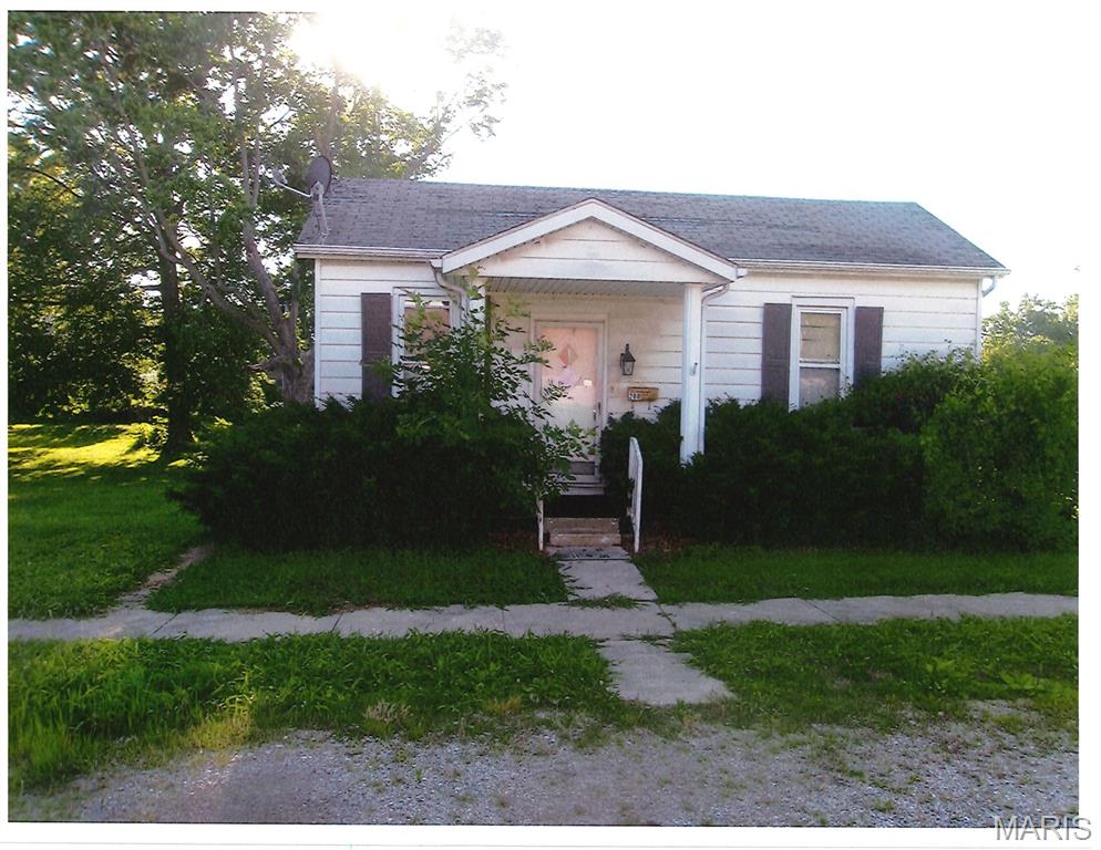Photo of 200 N Clinton Street New Athens IL 62264
