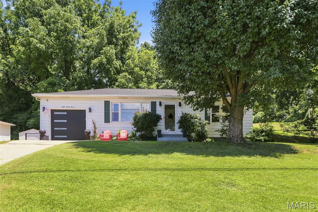 Photo of 827 Bee Tree Lane East Alton IL 62024