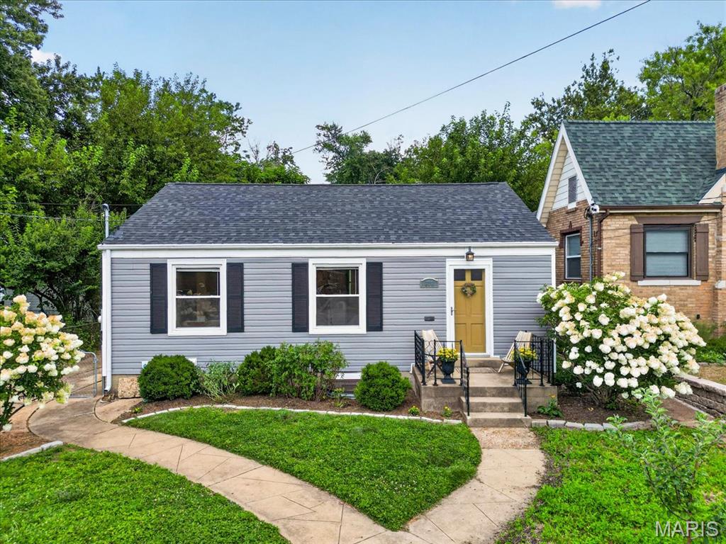 Photo of 818 Sanders Place Crestwood MO 63126