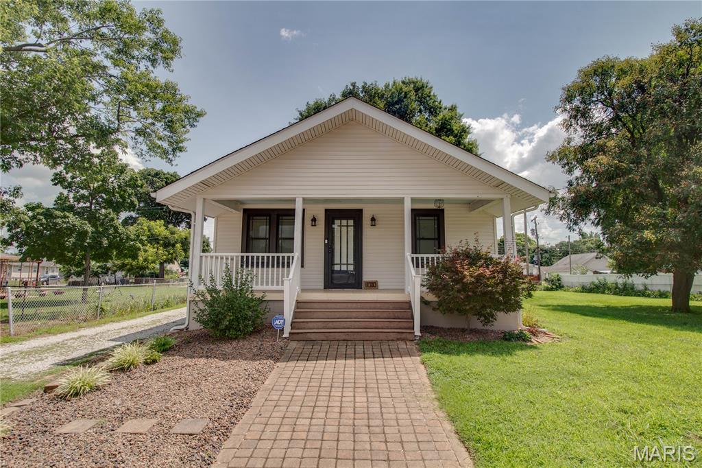 Photo of 211 12th Street Wood River IL 62095