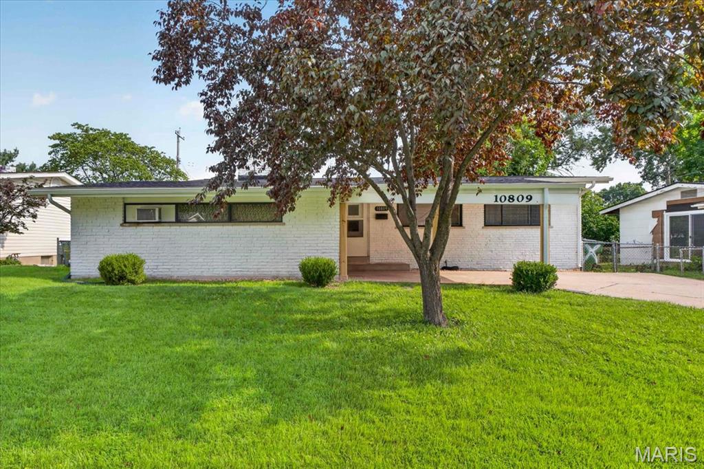 Photo of 10809 Ridgecrest Drive St Ann MO 63074