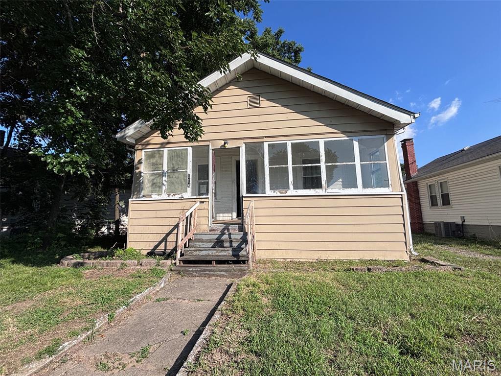 Photo of 114 Grand Avenue East Alton IL 62024