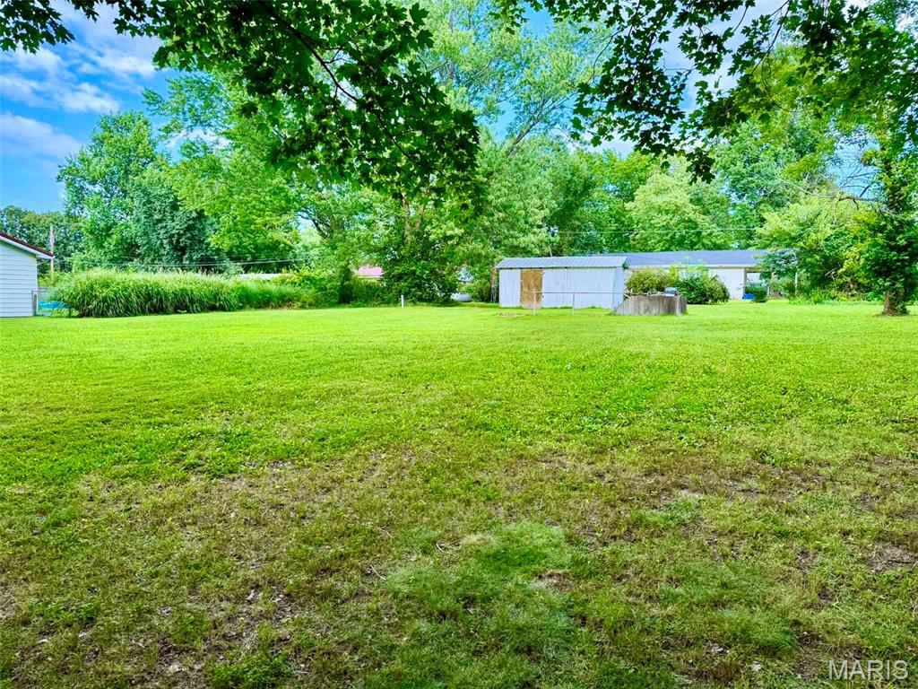 Photo of 320 Quaker Avenue Houston MO 65483