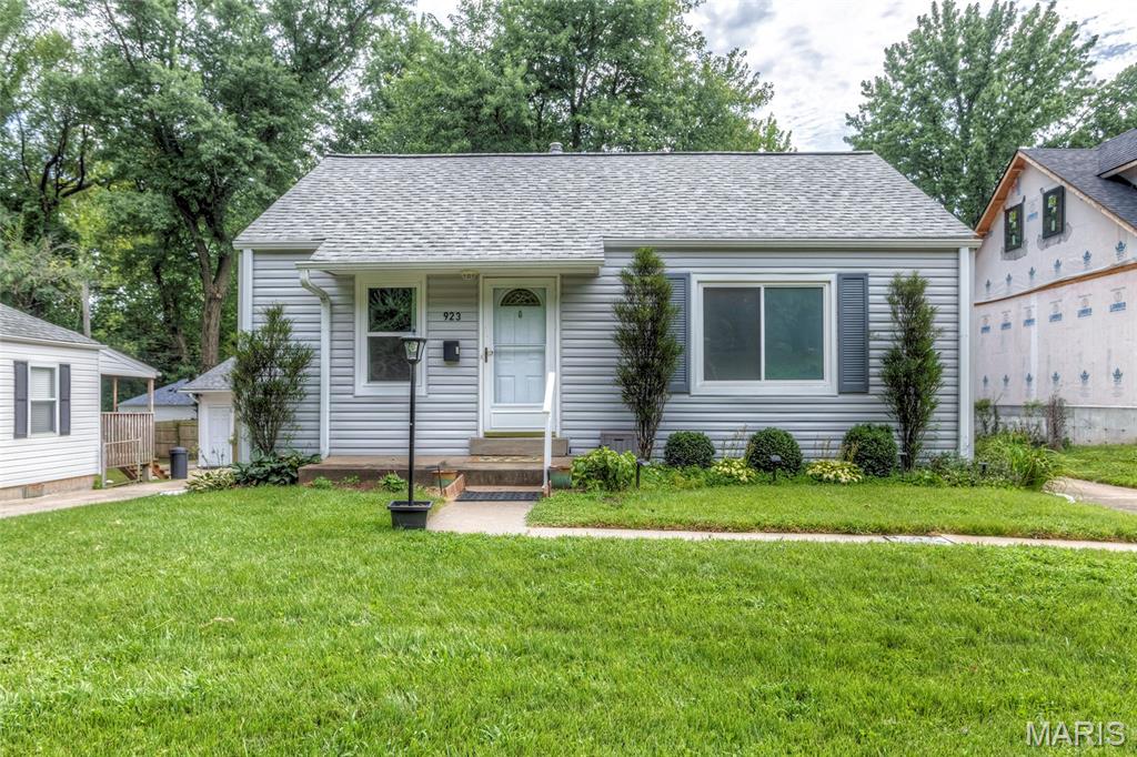 Photo of 923 Tompkins Street St Charles MO 63301