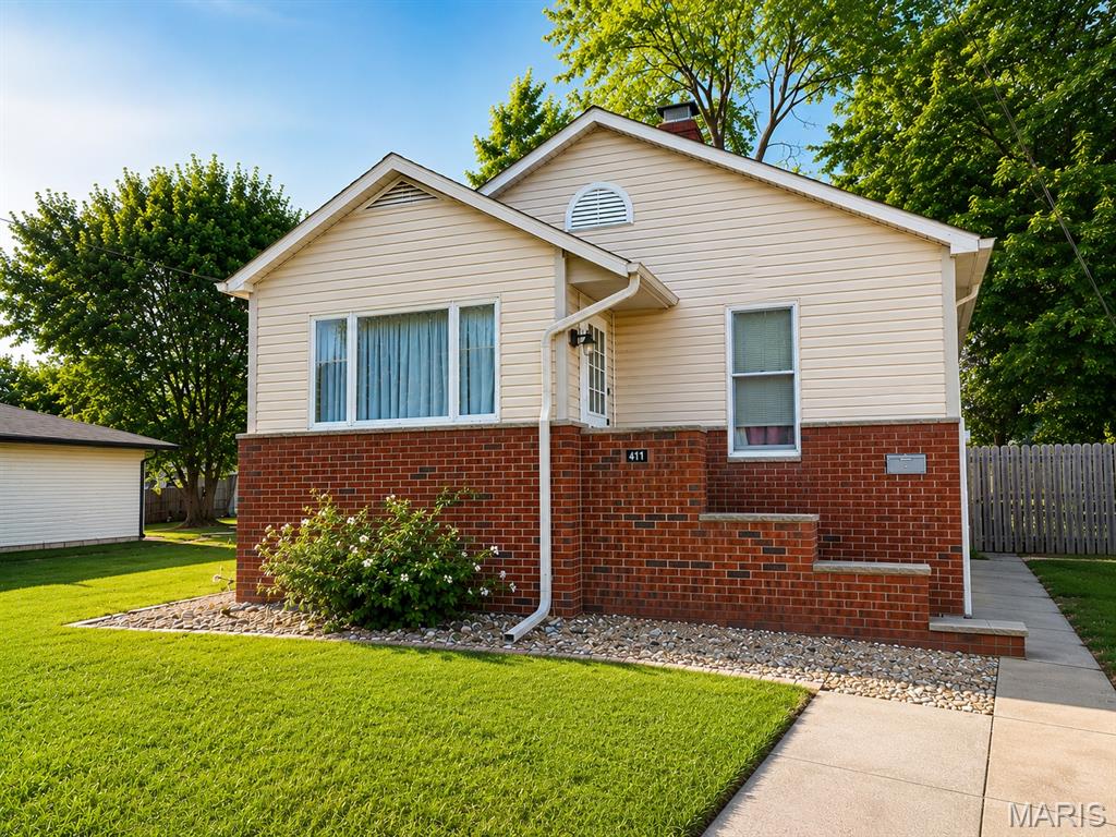 Photo of 411 E CHESTNUT Gillespie IL 62033