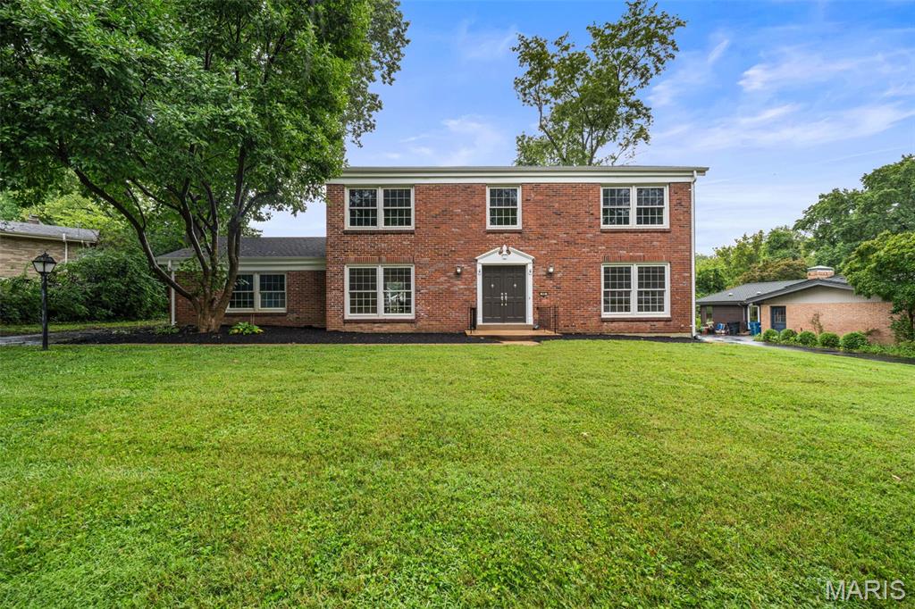Photo of 40 Ridge Point Drive Chesterfield MO 63017