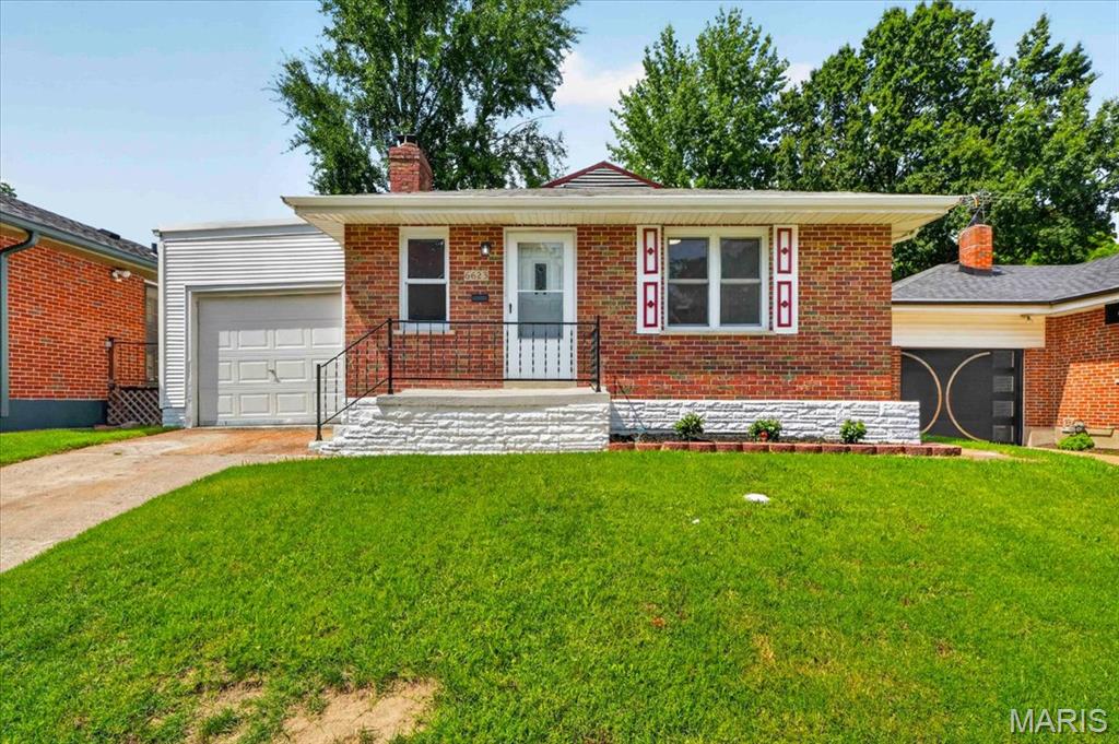 Photo of 6623 Kenwood Drive St Louis MO 63121